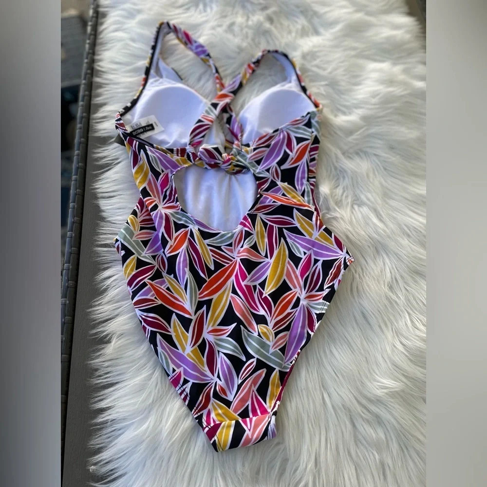 BCBG Paris Women's Adjustable Keyhole One Piece Swimsuit Sz Small.